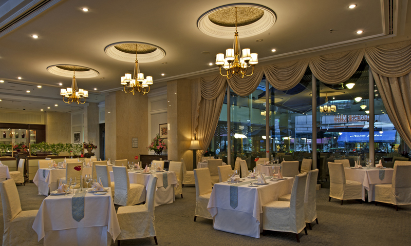 dining-The-Window-Restaurant Wedding Cake