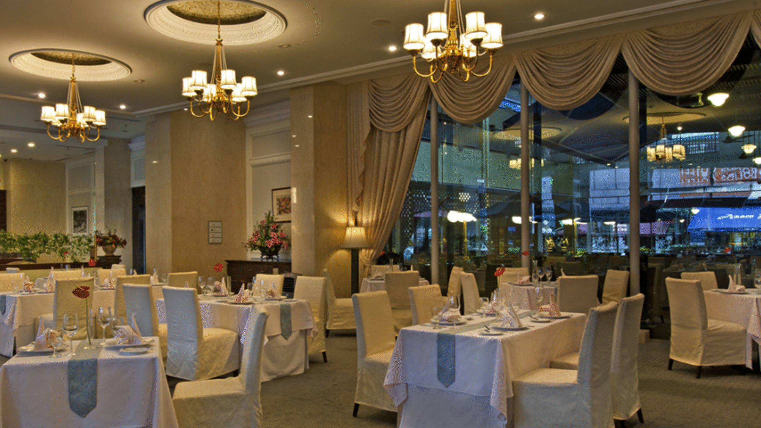 royal chulan banner images (8) Wedding Cake